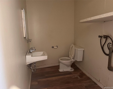 116 Williams Avenue - Photo Thumbnail 9