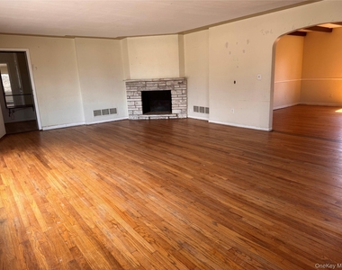 116 Williams Avenue - Photo Thumbnail 3