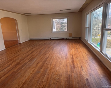 116 Williams Avenue - Photo Thumbnail 2