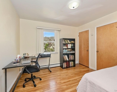 568 Manville Road - Photo Thumbnail 15