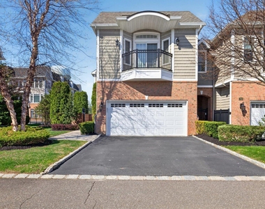 702 Equestrian Way - Photo Thumbnail 5