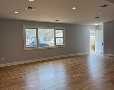 165 Lynbrook Drive - Photo Thumbnail 5