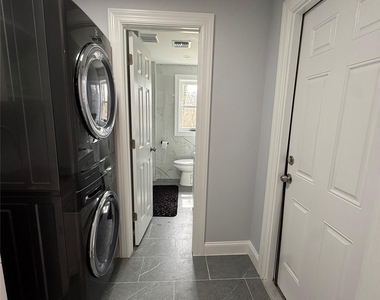 165 Lynbrook Drive - Photo Thumbnail 13