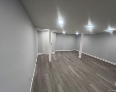 165 Lynbrook Drive - Photo Thumbnail 2