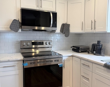 165 Lynbrook Drive - Photo Thumbnail 9