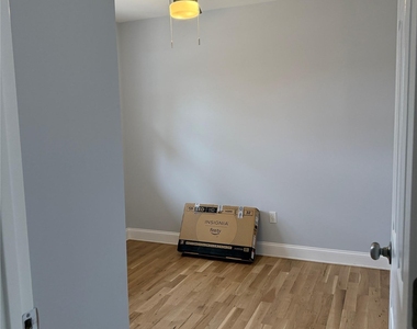 165 Lynbrook Drive - Photo Thumbnail 17