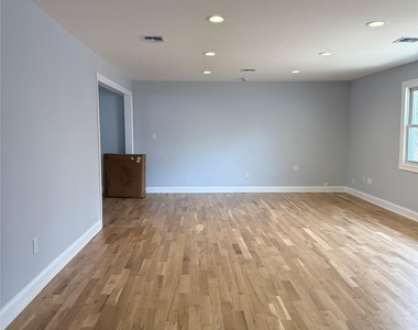 165 Lynbrook Drive - Photo Thumbnail 4