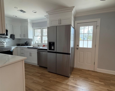 165 Lynbrook Drive - Photo Thumbnail 7