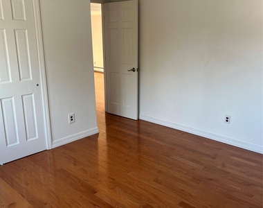 1016 Oaks Drive - Photo Thumbnail 11
