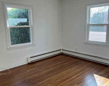 1016 Oaks Drive - Photo Thumbnail 10