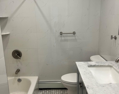 1016 Oaks Drive - Photo Thumbnail 7