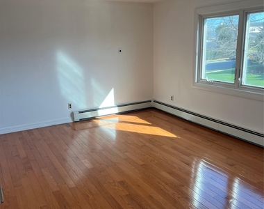 1016 Oaks Drive - Photo Thumbnail 12