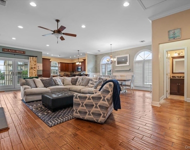 434 E Broadway - Photo Thumbnail 13