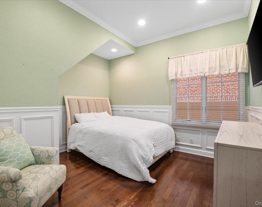 434 E Broadway - Photo Thumbnail 18