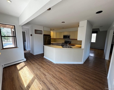 2581 Roanoke Avenue - Photo Thumbnail 1