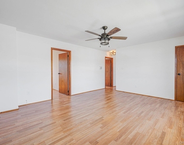 456 15th Street - Photo Thumbnail 2