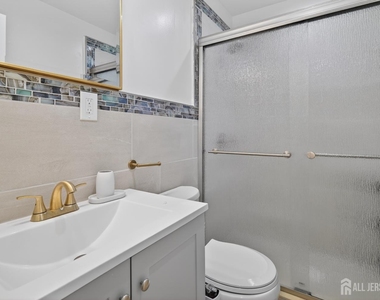 22 Lake Avenue - Photo Thumbnail 7