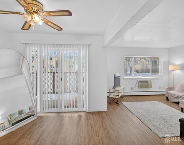 22 Lake Avenue - Photo Thumbnail 4