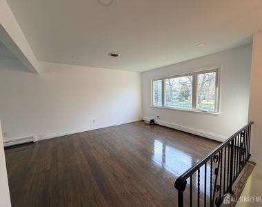 2460 Woodbridge Avenue - Photo Thumbnail 4