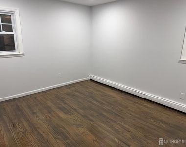 2460 Woodbridge Avenue - Photo Thumbnail 22