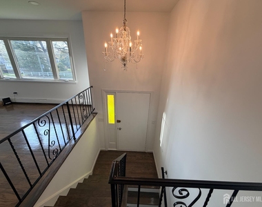 2460 Woodbridge Avenue - Photo Thumbnail 16