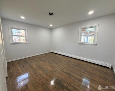 2460 Woodbridge Avenue - Photo Thumbnail 14