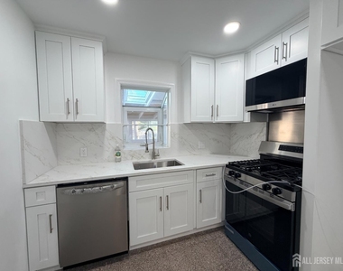 2460 Woodbridge Avenue - Photo Thumbnail 9