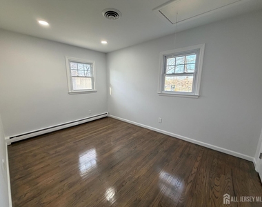 2460 Woodbridge Avenue - Photo Thumbnail 3