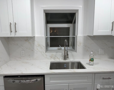 2460 Woodbridge Avenue - Photo Thumbnail 6
