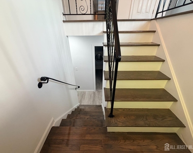 2460 Woodbridge Avenue - Photo Thumbnail 5