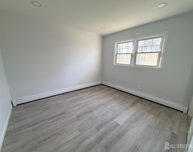 2460 Woodbridge Avenue - Photo Thumbnail 11