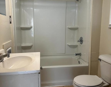 434 Kent Street N - Photo Thumbnail 3