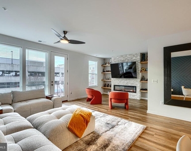 2596 Neabsco Common Place - Photo Thumbnail 8