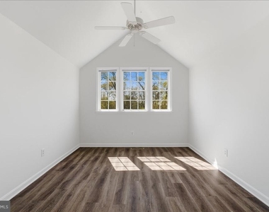 1304 Garden Wall Circle - Photo Thumbnail 19
