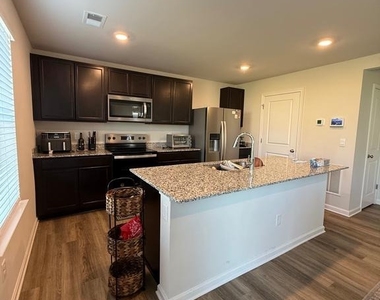 115 Grasmere Street - Photo Thumbnail 4