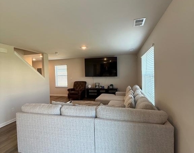 115 Grasmere Street - Photo Thumbnail 3