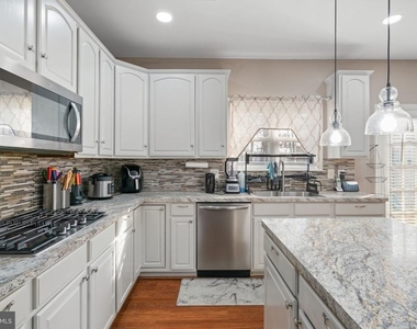 523 Windermere Drive - Photo Thumbnail 2