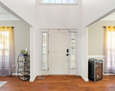 523 Windermere Drive - Photo Thumbnail 8