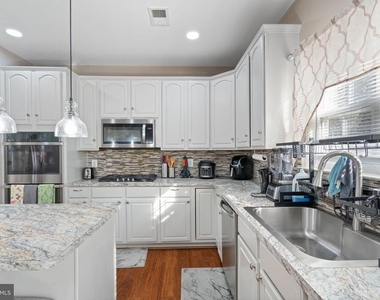 523 Windermere Drive - Photo Thumbnail 3