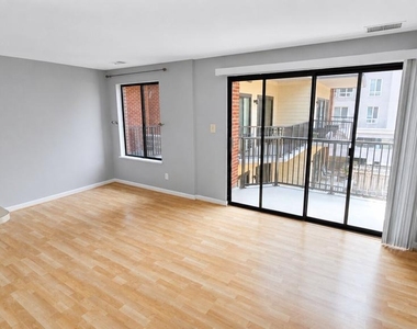 1020 N Stafford Street - Photo Thumbnail 2