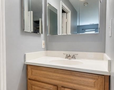 1020 N Stafford Street - Photo Thumbnail 6