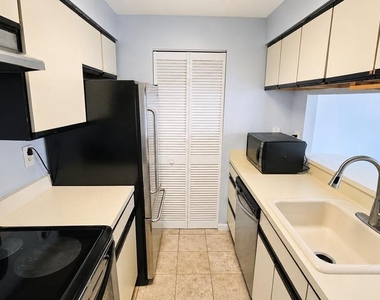 1020 N Stafford Street - Photo Thumbnail 1