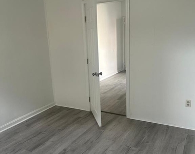 1550 Ruan Street - Photo Thumbnail 5