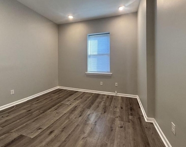 3232 W Berks Street - Photo Thumbnail 3