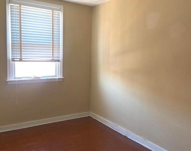 4613 Hartel Avenue - Photo Thumbnail 10