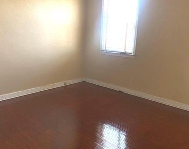 4613 Hartel Avenue - Photo Thumbnail 6