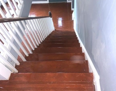 4613 Hartel Avenue - Photo Thumbnail 3