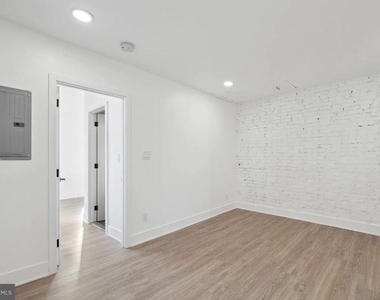 5043 Spruce Street - Photo Thumbnail 3