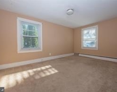 943 Fairview Avenue - Photo Thumbnail 13