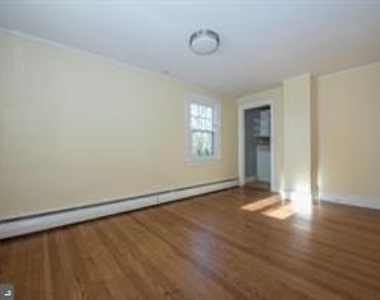 943 Fairview Avenue - Photo Thumbnail 5